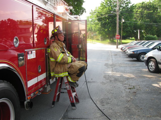 Past Chief Rich Terry operates Ladder 21 on a N. Fifth Street fire.